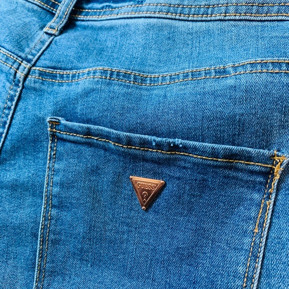 GUESS Shorts ✨ - Picture 3 of 4